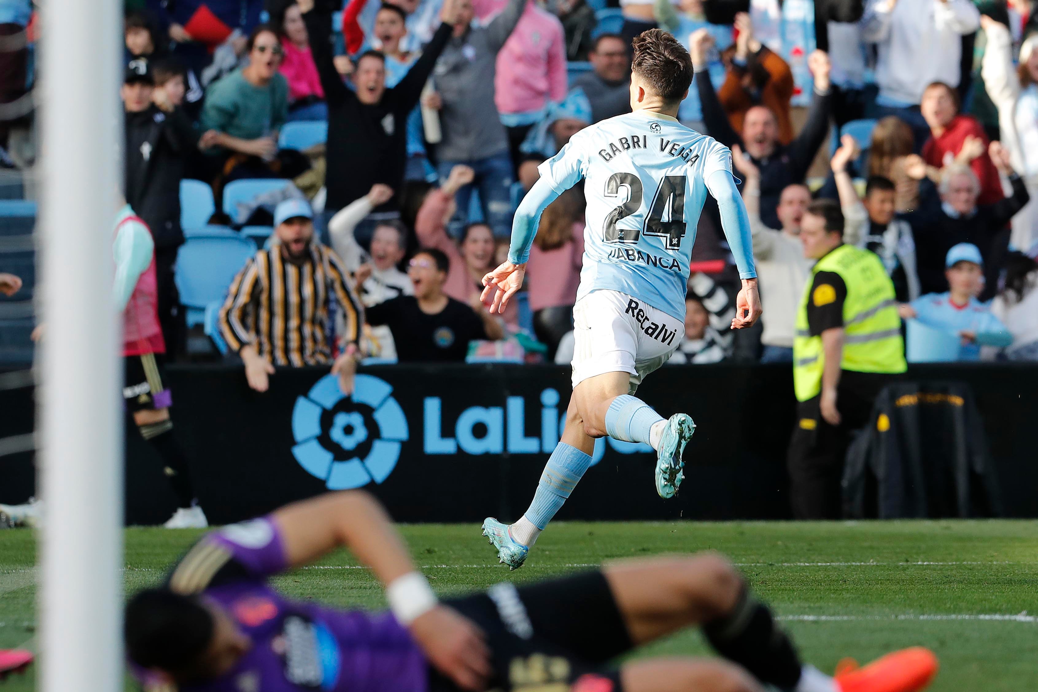 Gabri Veiga celebra tras anotar el 3-0 ante Real Valladolid