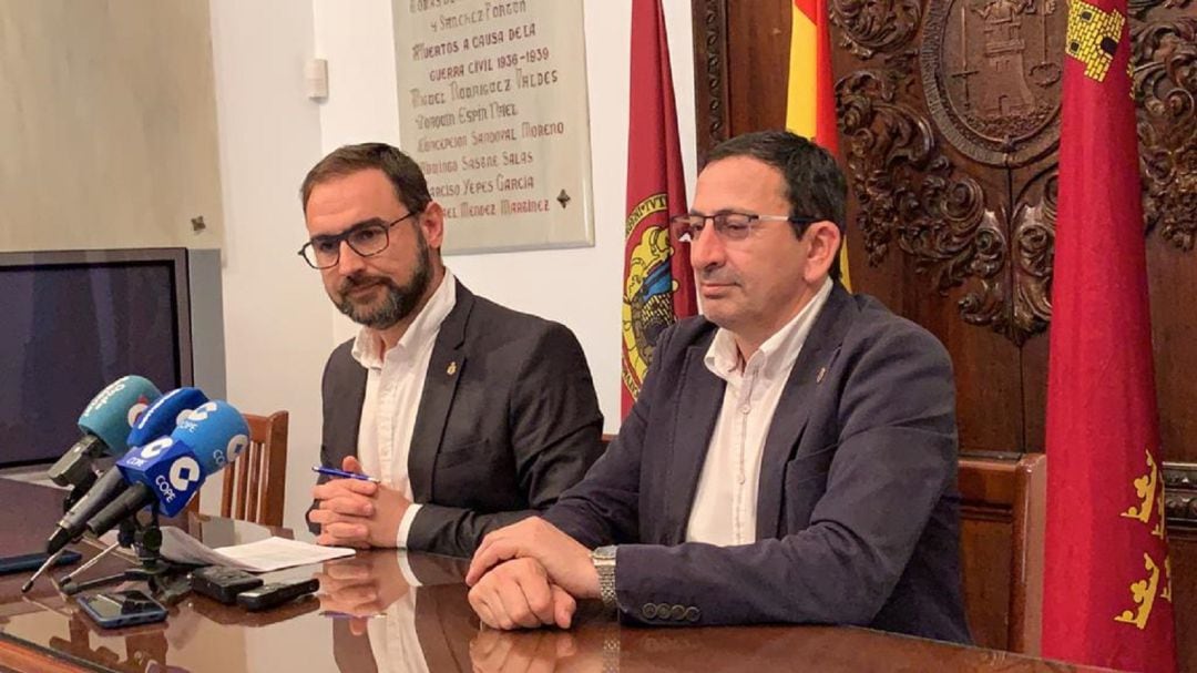 El alcalde de Lorca, Diego José Mateos, junto al concejal de Urbanismo y Medio Ambiente, José Luís Ruíz Guillén