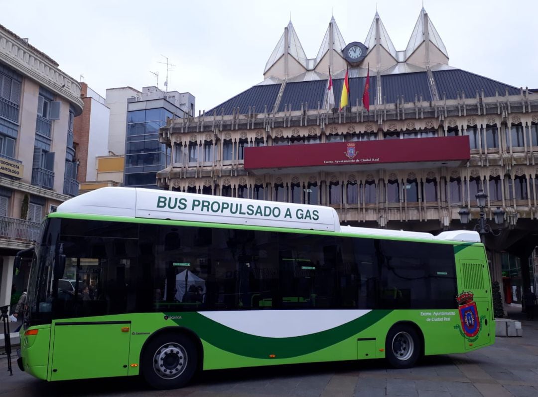 Presentación de los autobuses en la Plaza Mayor de Ciudad Real