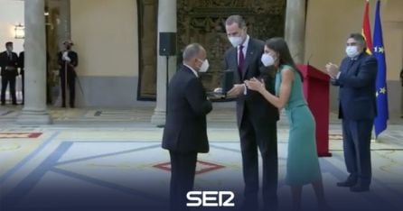 Los Reyes entregan la Medalla de Oro a El Pele