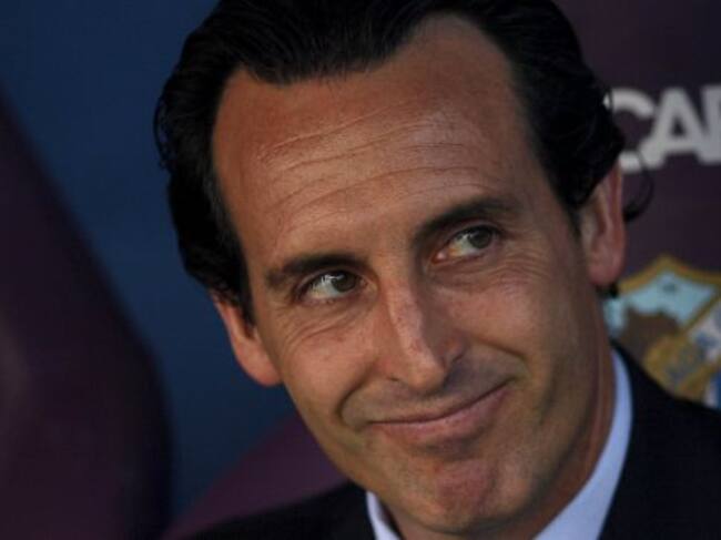 Sevilla's coach Unai Emery smiles as he sits on the bench before their Spanish First Division soccer match against Malaga at La Rosaleda stadium in Malaga, southern Spain, May 23, 2015. REUTERS/Jon Nazca