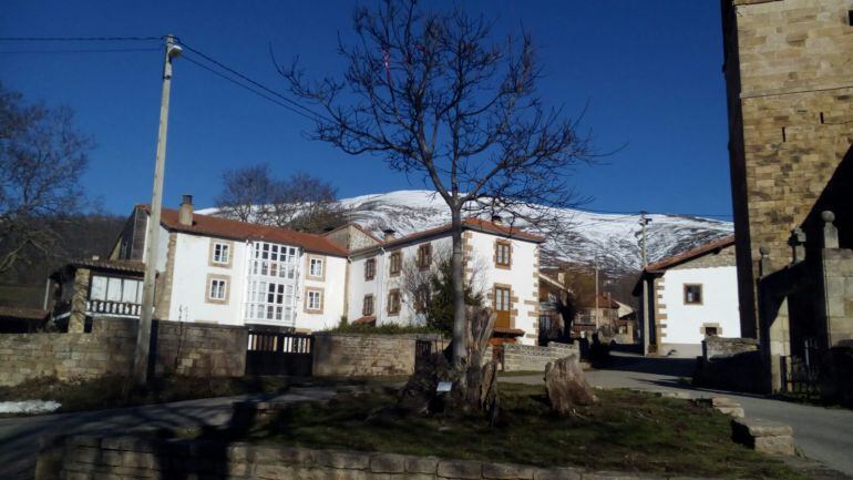 Plaza del nogal  en Celada de Calderones.