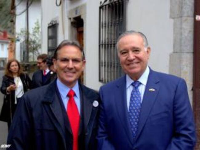 El nuevo Leonés del Año con el anterior gerente de Coronita en España