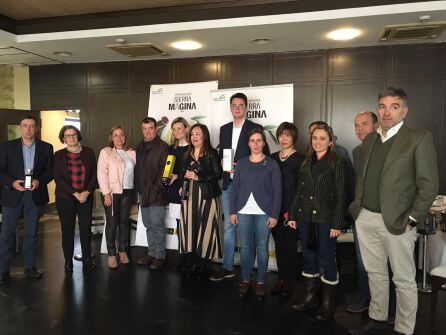 Foto de familia con representantes de los ganadores, jurado y de las administraciones