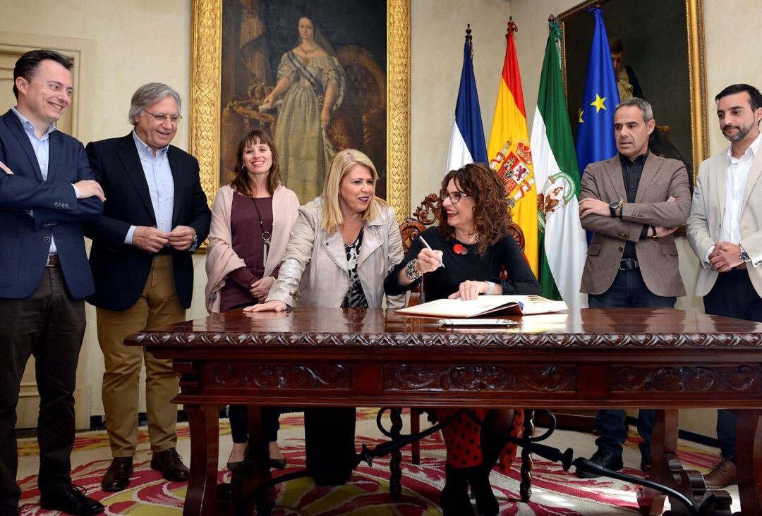 El ministra de Hacienda, María Jesús Montero, este jueves en el Ayuntamiento de Jerez