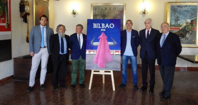 Manuel Chopera, portavoz, y Javier Aresti, presidente, entre otros miembros de la Comisión Taurina de la Plaza de Toros.