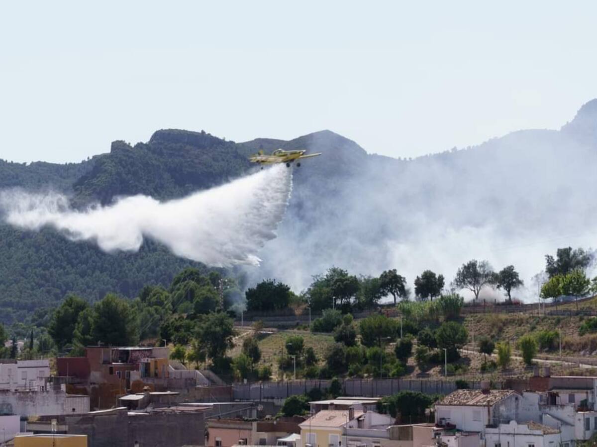 Las altas temperaturas, el viento y la escasa humedad provocan un conato de incendio en Santa Ana