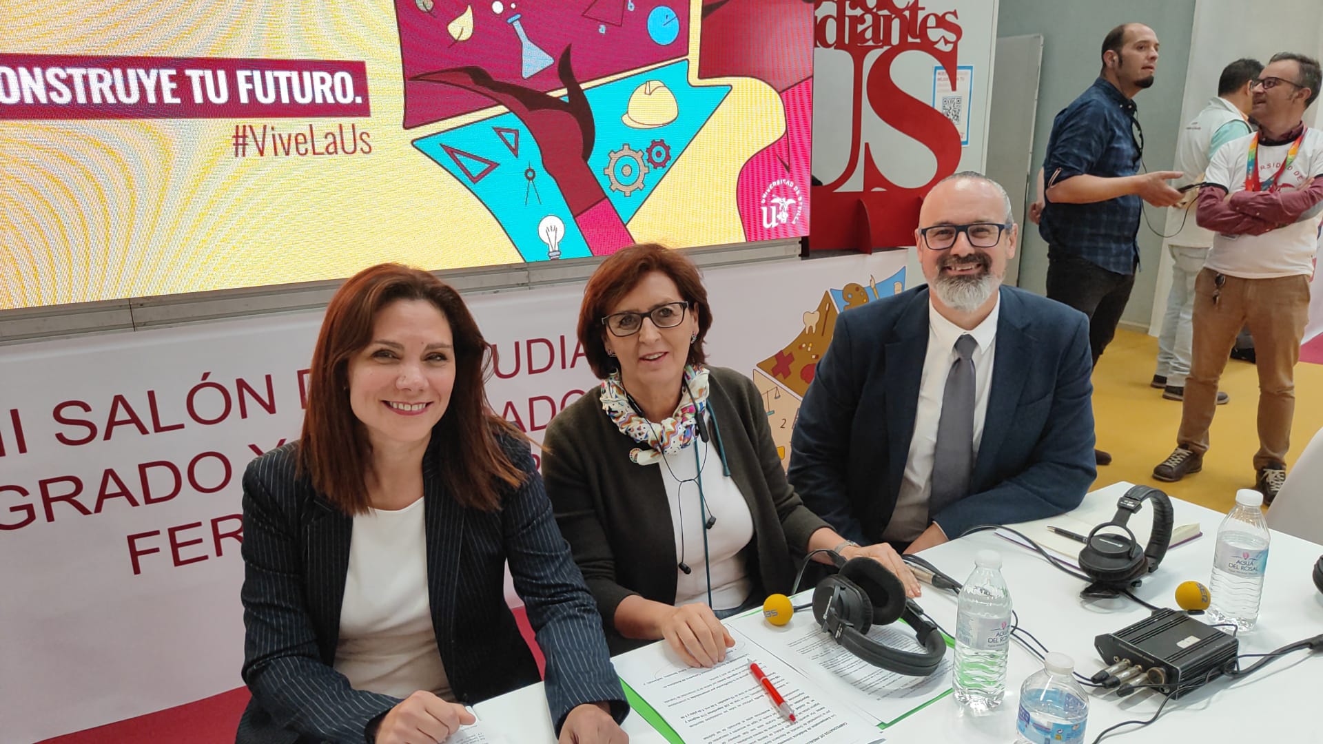 Cristina Yanes Cabrera, vicerrectora de Ordenación Académica;  Ana López Jiménez, vicerrectora de Servicios Sociales, Campus Saludable, Igualdad y Cooperación de la Universidad de Sevilla y Ángel Luis Trigo García, director del Secretariado de Estrategia Internacional