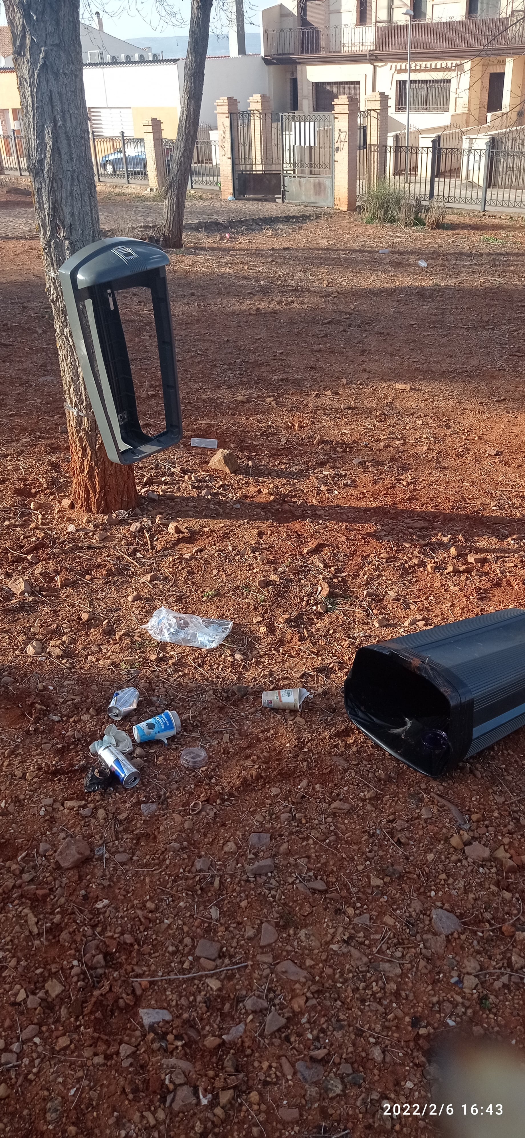 Los vecinos del entorno del Cerro de San Blas de Valdepeñas (Ciudad Real) ya no aguantan más ante la sucesión de botellones cada fin de semana