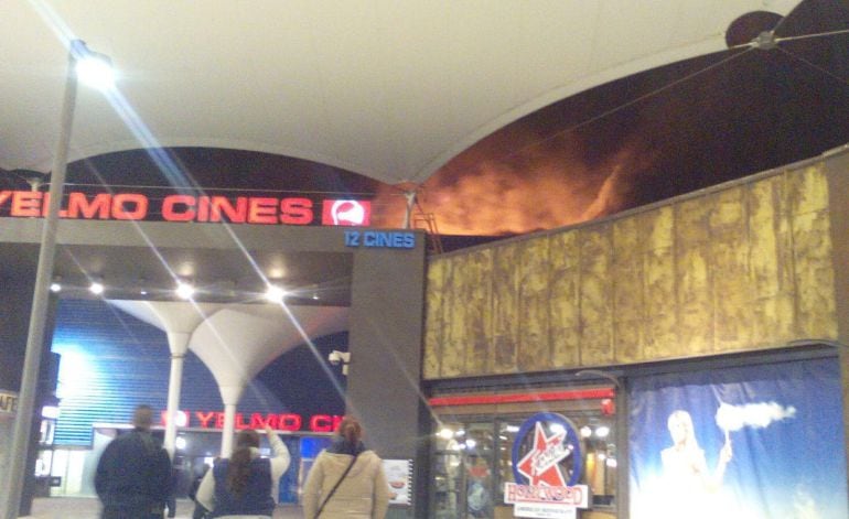 Incendio en una de las salas de los cines Yelmo de Imaginalia
