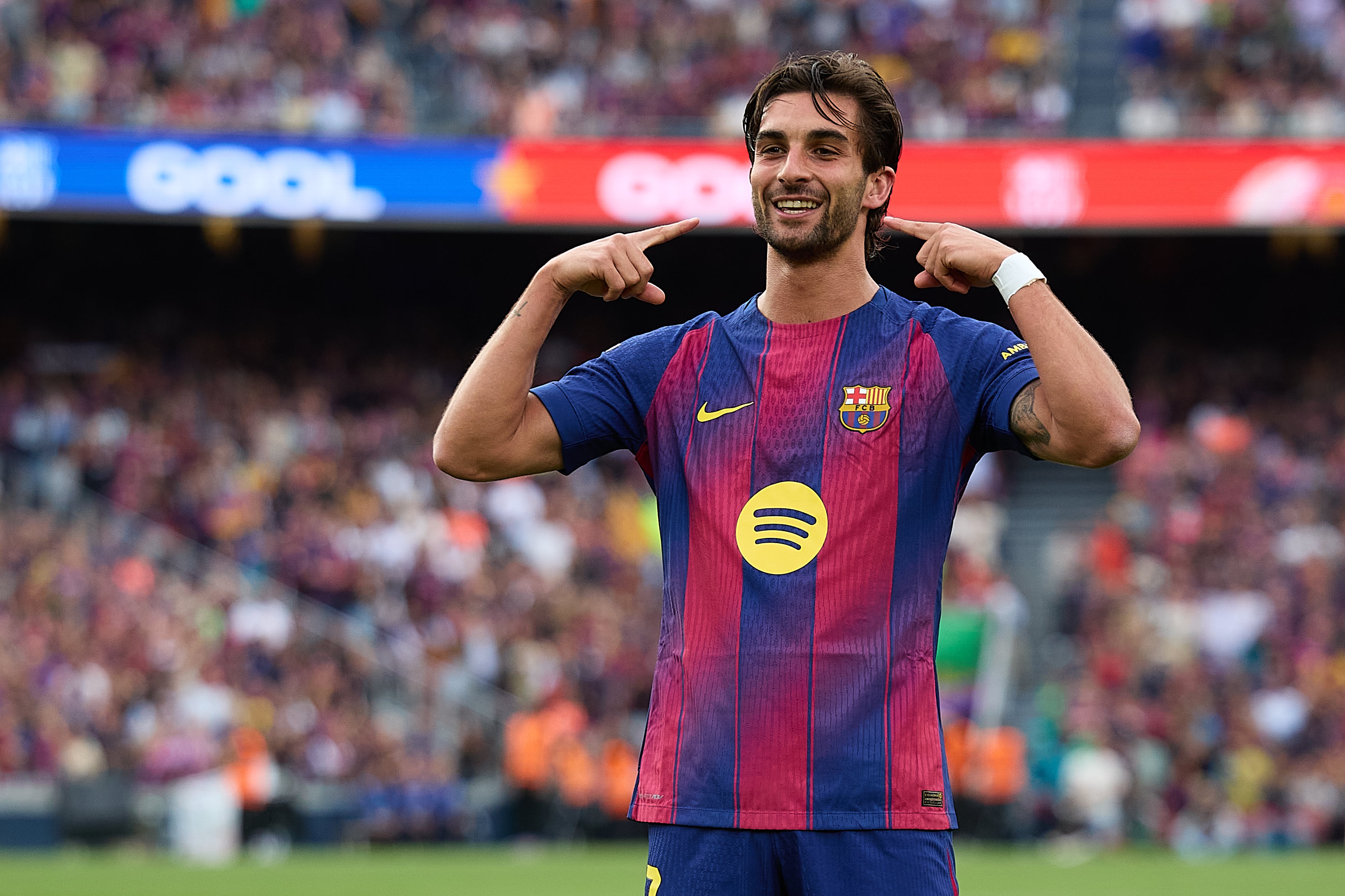 Ferran Torres celebra un gol en el FC Barcelona-RCD Espanyol de LaLiga