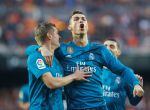 Cristiano Ronaldo y Toni Kroos celebran un gol del conjunto blanco en Mestalla