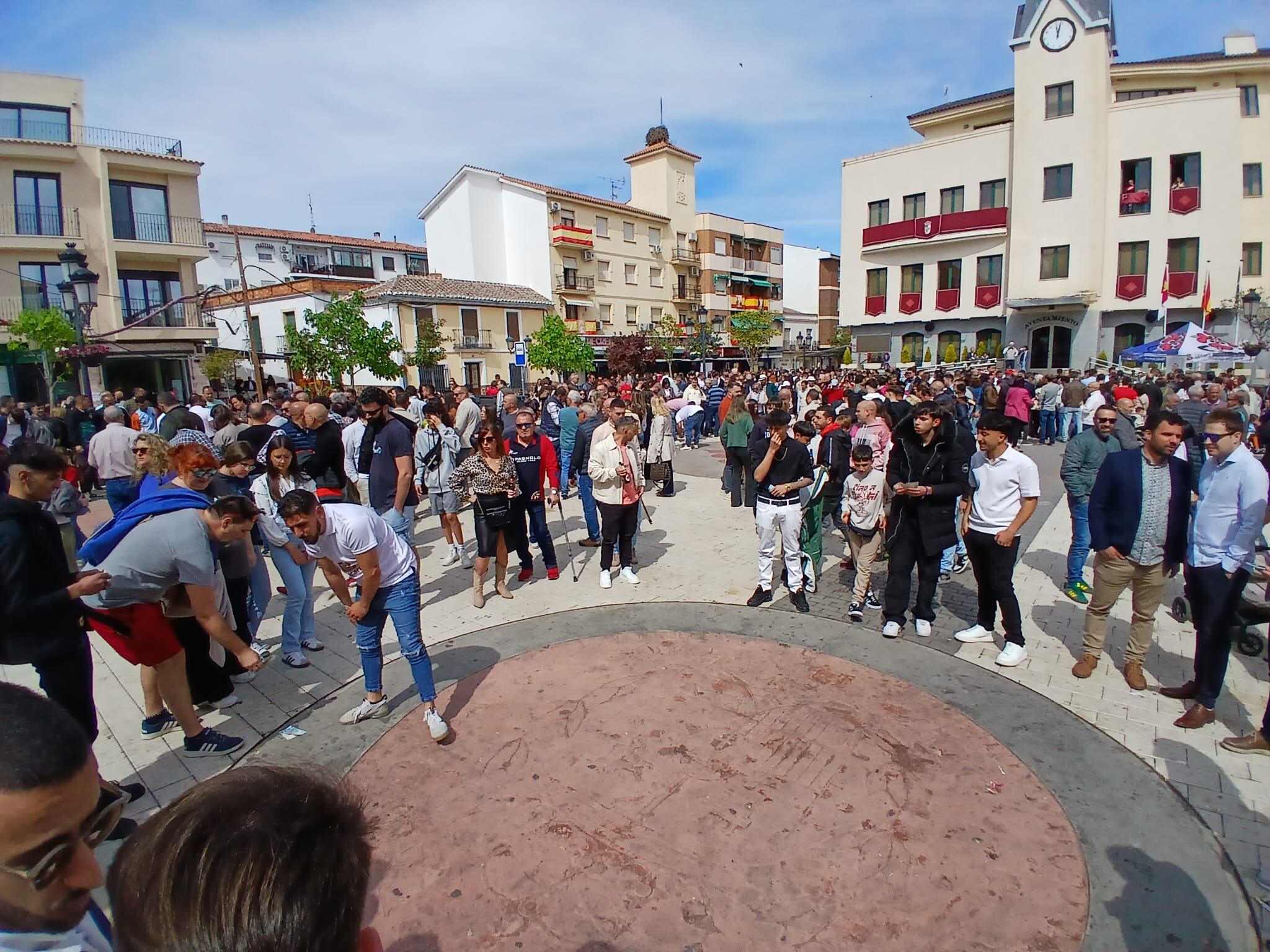 Corro de la Plaza de España de Calzada de Calatrava donde se reúnen los participantes al aire libre