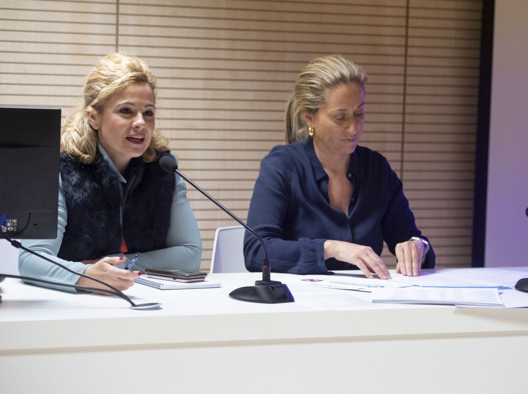 La diputada de Turismo, Virginia Martí junto a la gerente del Patronato Provincial de Turismo, Virginia Ochoa