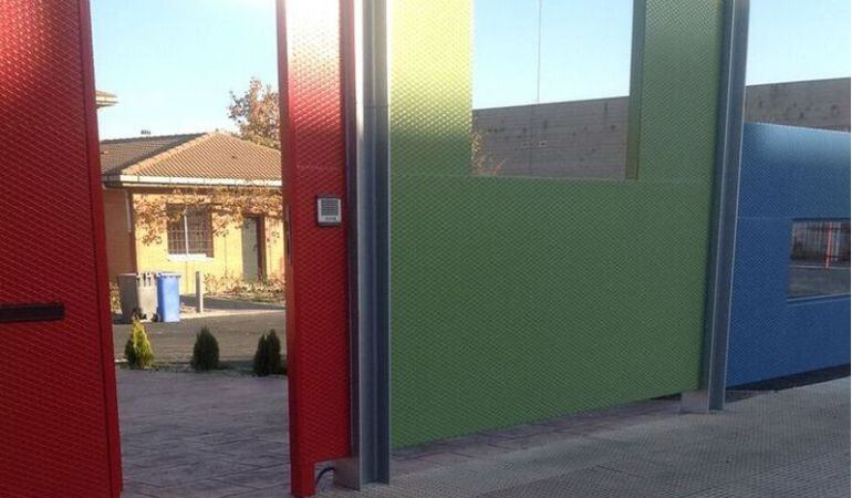 Imagen de archivo de la puerta de un colegio