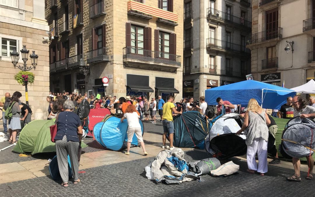 Torna l&#039;acampada independentista a la Plaça de Sant Jaume de Barcelona