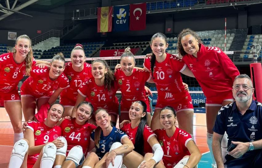 Així de satisfetes es mostraven les jugadores de l'Avarca després del gran  partit que van oferir a Istanbul.