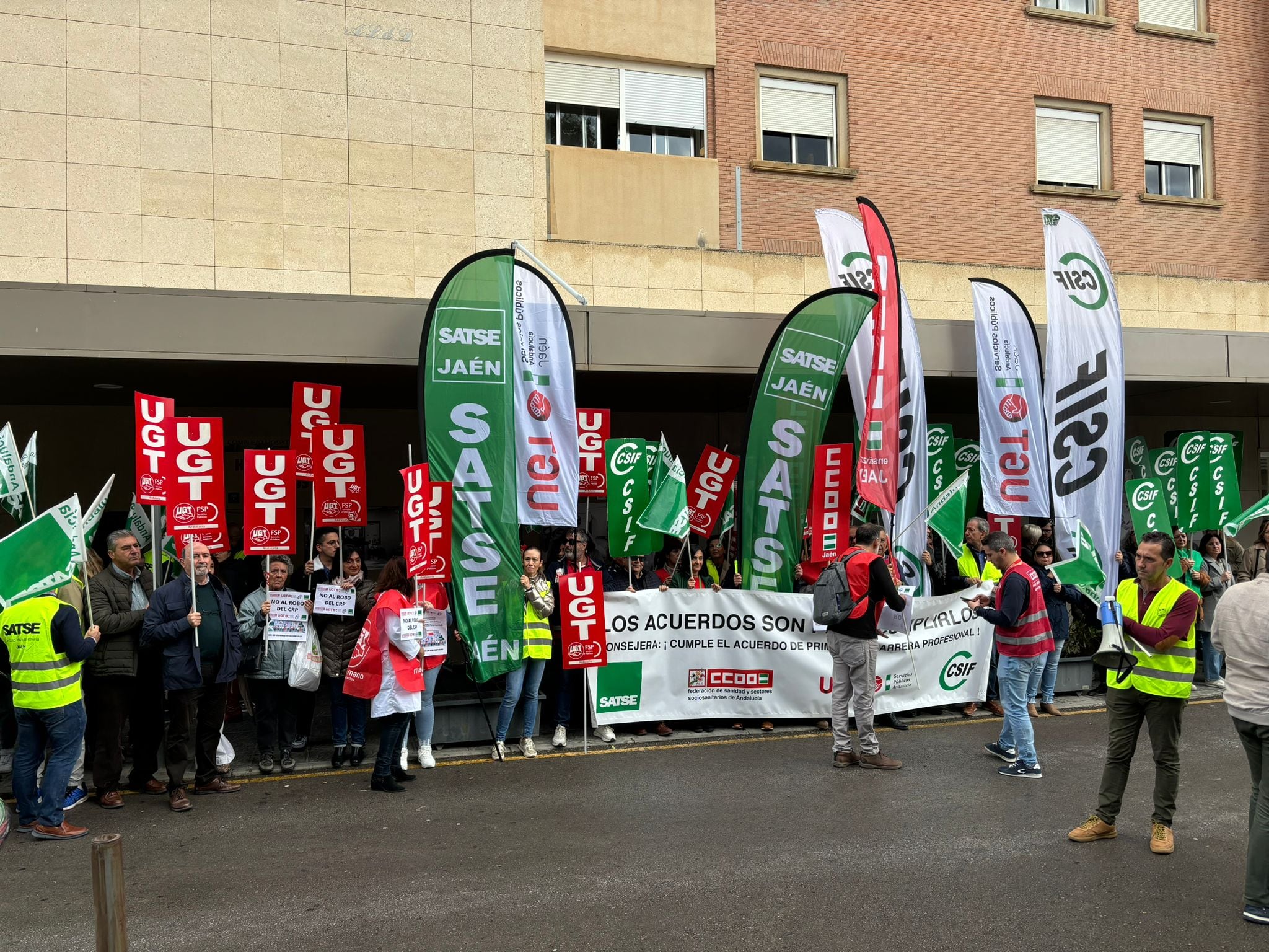 Protesta de los sindicatos en Jaén por el cumplimiento del acuerdo de la Atención Primaria.