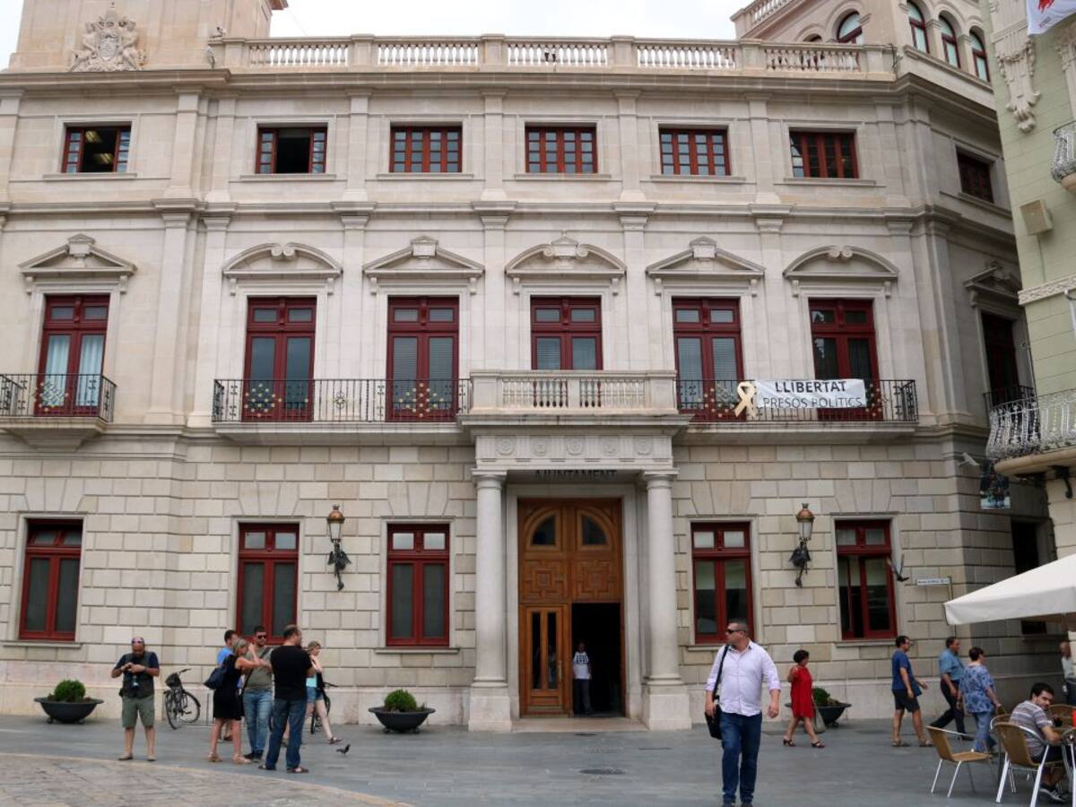 Arxivada la denúncia de l'alcalde a Ciutadans per la retirada d'una pancarta