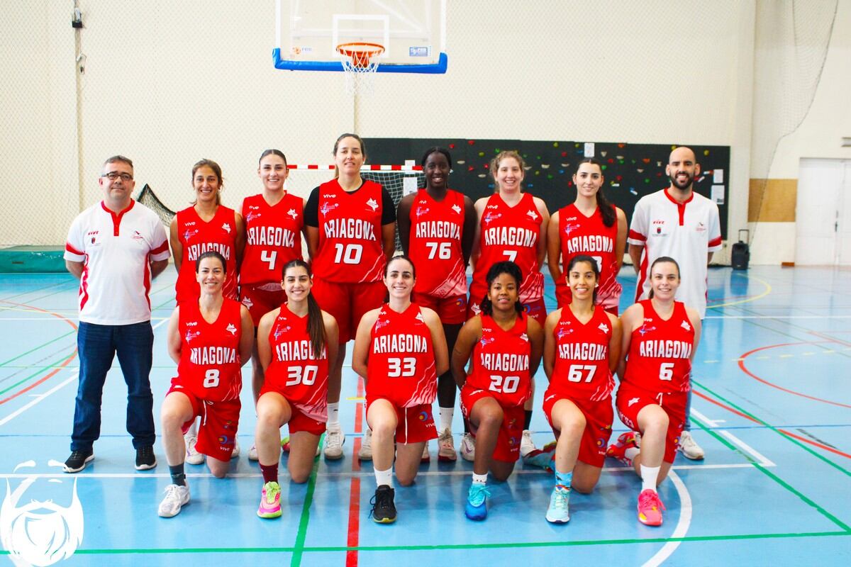 Jugadoras y técnicos del CB Ariagona.