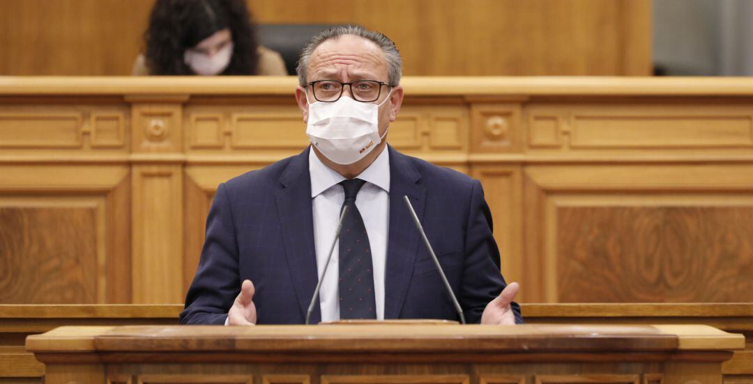 Juan Alfonso Ruiz Molina, Consejero de Hacienda, durante su intervención en las Cortes
