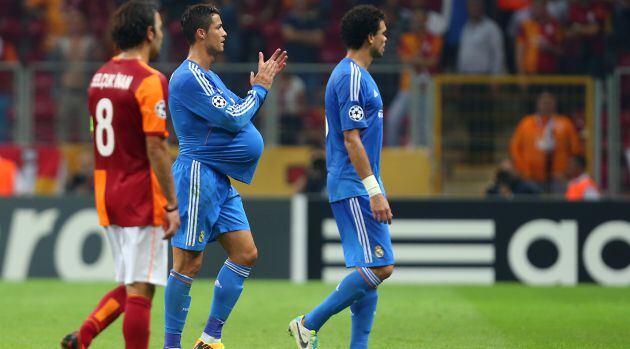 Cristiano Ronaldo y Pepe, al termino del partido de Turquía ante el Galatasaray