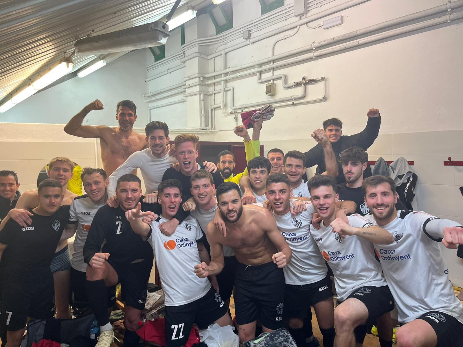Celebració dels jugadors de l'Ontinyent 1931 després de guanyar 2-3 al Atlètic Torrellano