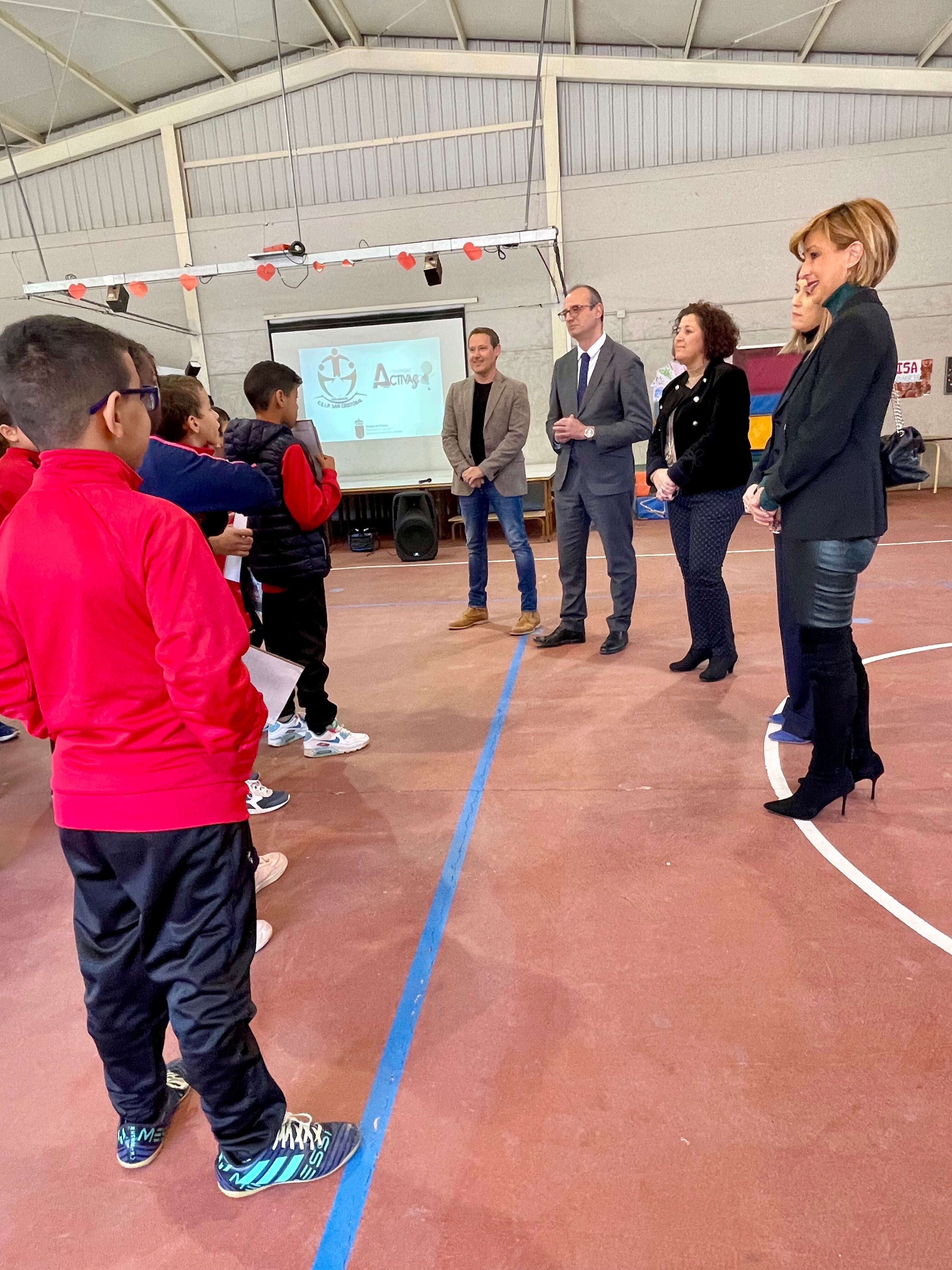 El consejero de Educación, Formación Profesional y Empleo, Víctor Marín, presentó en el colegio San Cristóbal de Lorca el programa de ‘Mini-rutasEA’ que forma parte de Escuelas Activas.