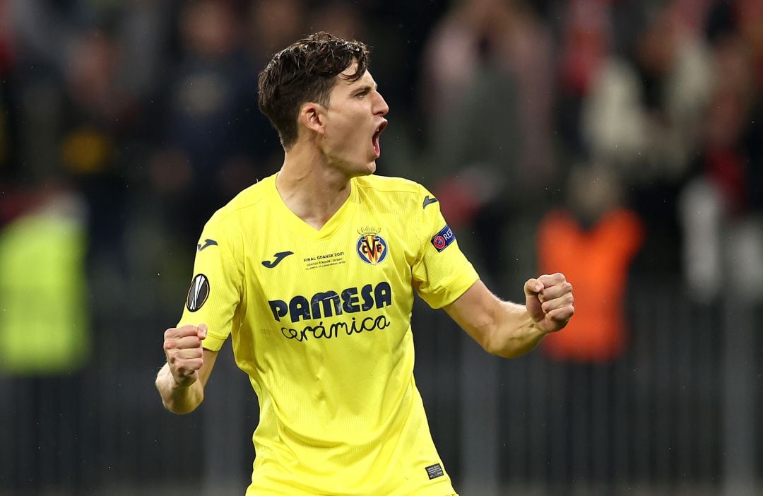 Pau Torres con la camiseta del Villarreal en la final de la Europa League