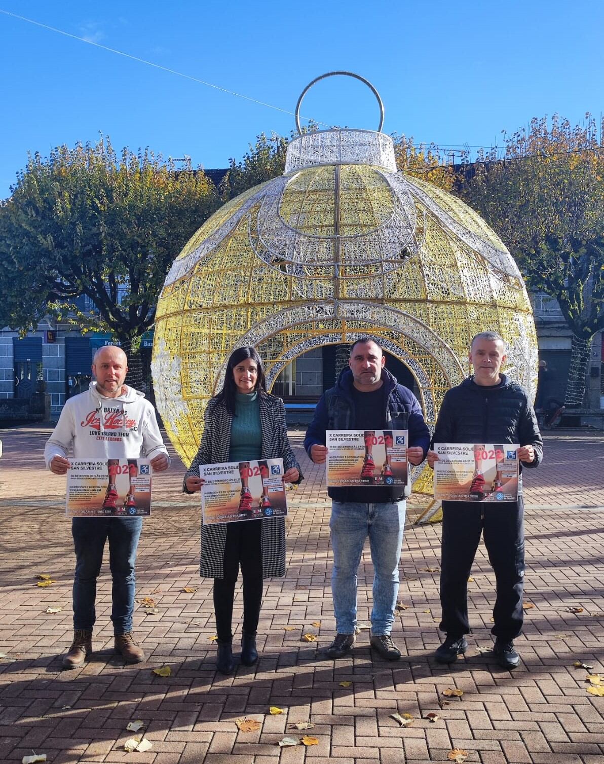 A alcaldesa de Salceda, Verónica Tourón (segunda pola esquerda), na presentación da San Silvestre Solidaria 2022