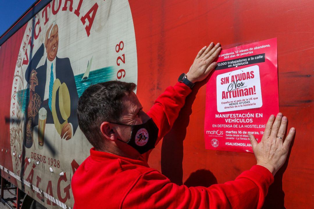 Uno de los hosteleros que han participado en la caravana para pedir ayudas al sector
