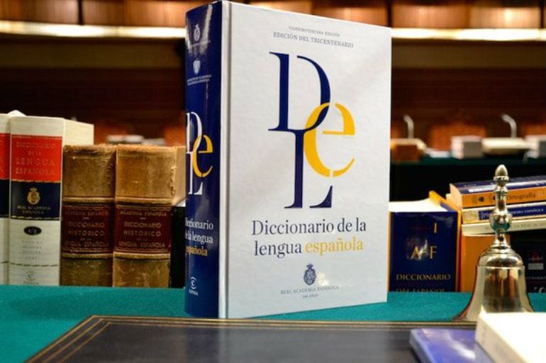 Ejemplar del Diccionario de la RAE