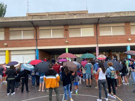 Reunión de las familias convocadas por la AMPA