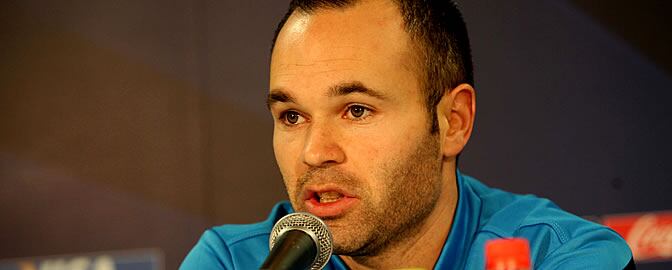 Iniesta, durante una rueda de prensa en Japón