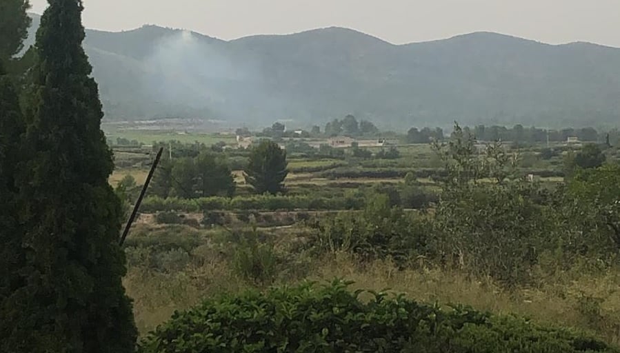 El fum, al fons de la imatge, va encendre totes les alarmes