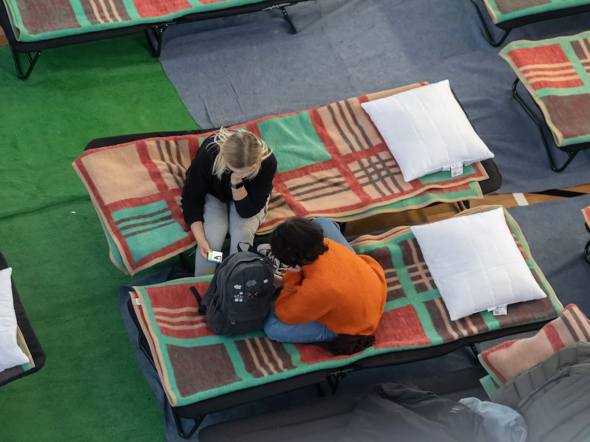 "La hermana de mi mujer se ha quedado con su marido en Ucrania pero nos pidió que recogiéramos a las niñas"