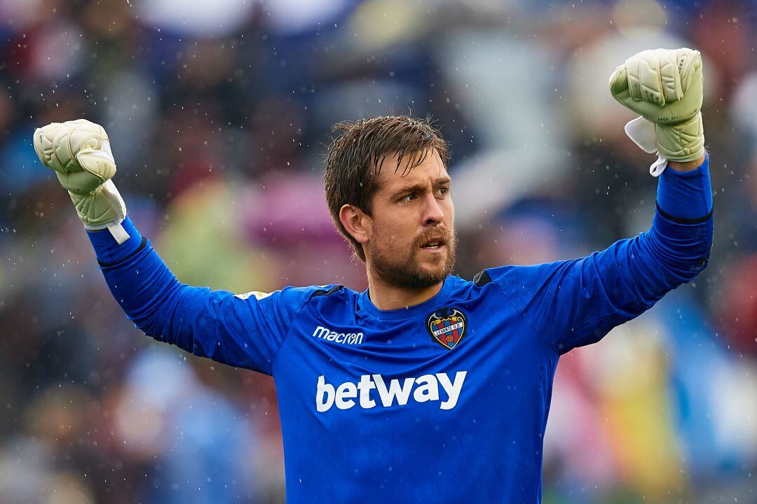 Aitor Fernández celebra con el Levante