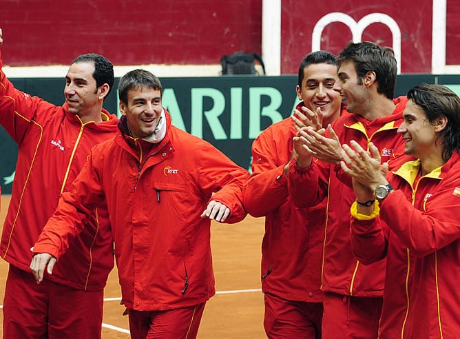 El equipo español celebra la victoria ante Suiza