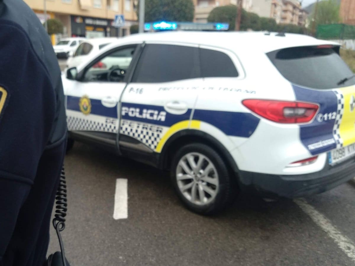 Una mujer resulta herida grave en Petrer tras ser atropellada en la avenida de Madrid