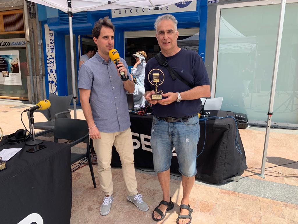 Josema Zuazua recoge el tercer premio.