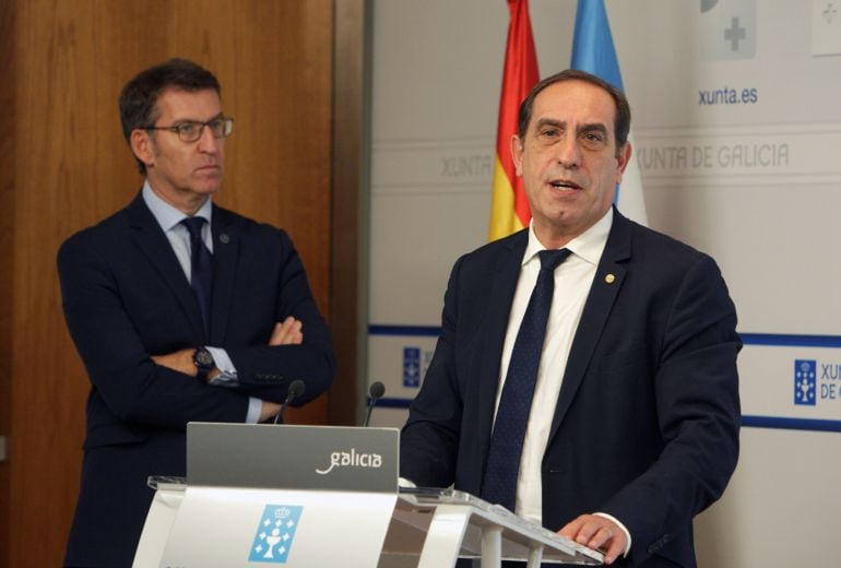 El conselleiro de Facenda, Valeriano Martínez, en la rueda de prensa tras la reunión del gobierno gallego