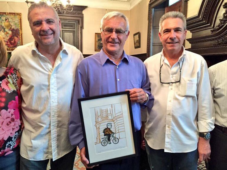 Detalle de Radio Valencia para Joan Ribó, una ilustración personalizada de Cristina Duran y Miguel Ángel Giner Bou 