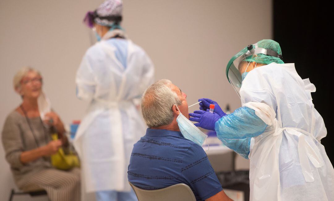 Realización de pruebas PCR en País Vasco.