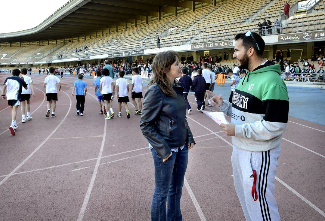 Laura Álvarez acudió a la jornada de atletismo escolar en Chapín