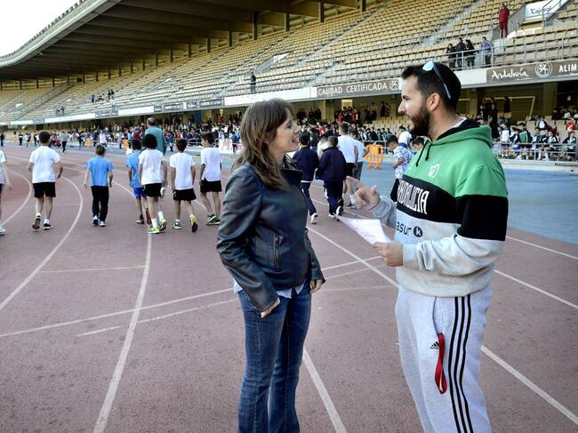 Laura Álvarez acudió a la jornada de atletismo escolar en Chapín