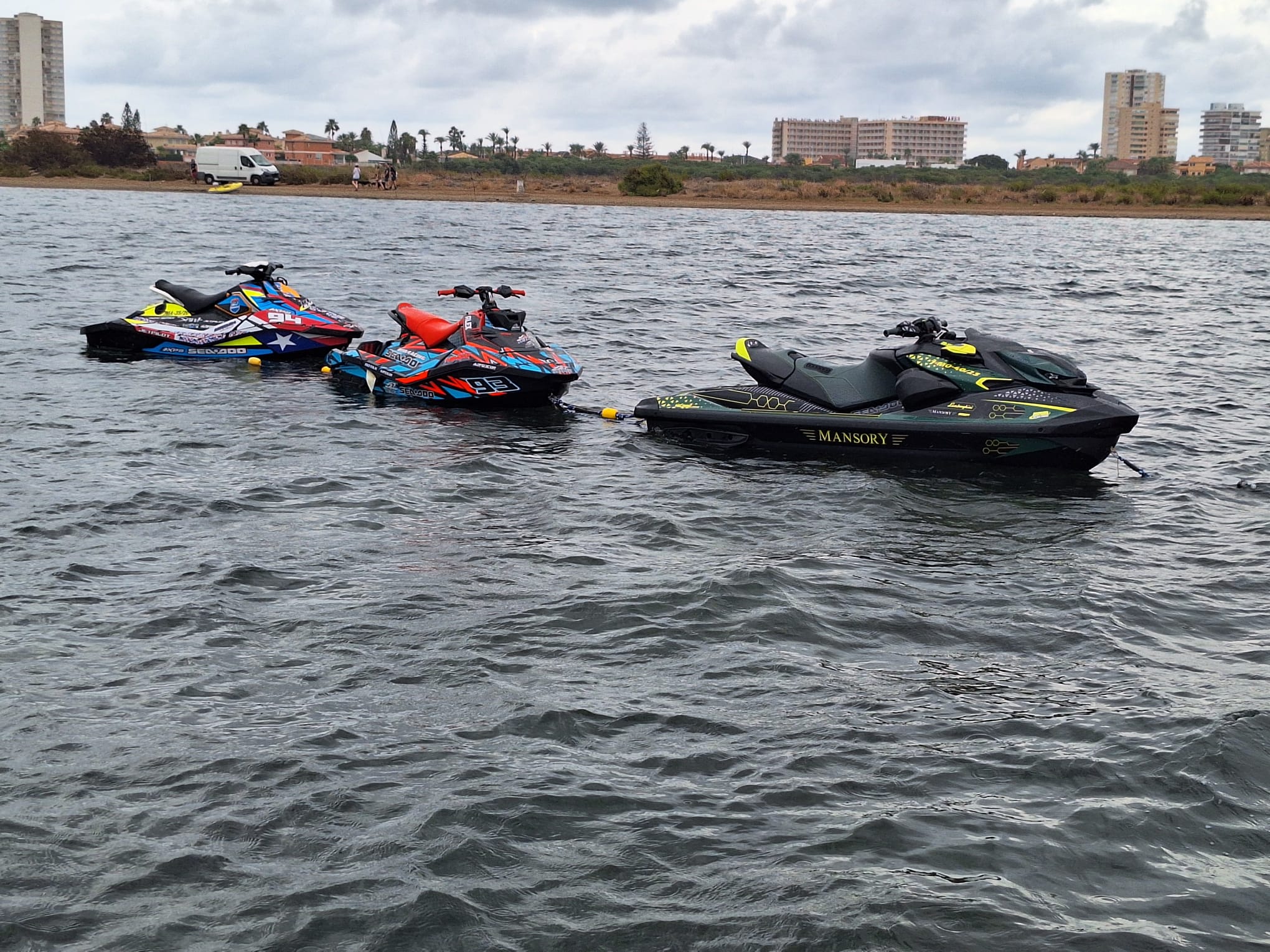 Suspenden una concentración de motos acuáticas y una acampada ilegal en el Mar Menor