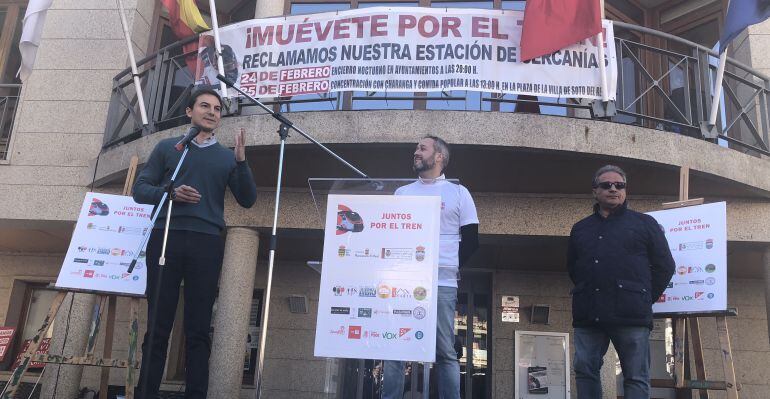 Soto, Manzanares y Miraflores unidos por el Cercanías en una movilización