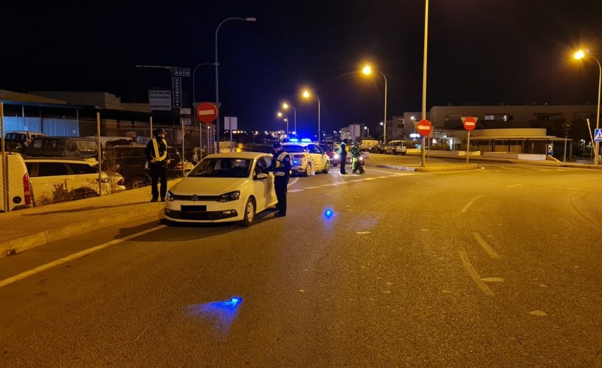 Control policial en Platja d&#039;en Bossa (Policía Local Sant Josep)