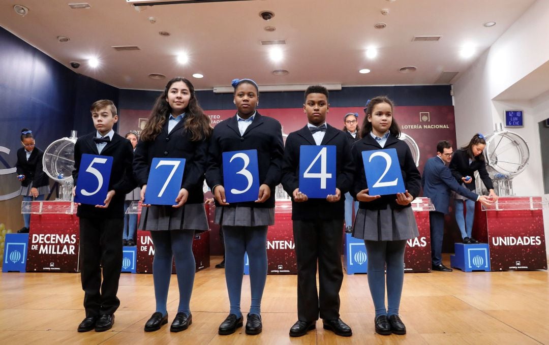 El primer premio del sorteo extraordinario de la lotería del Niño ha sido el 57342. 