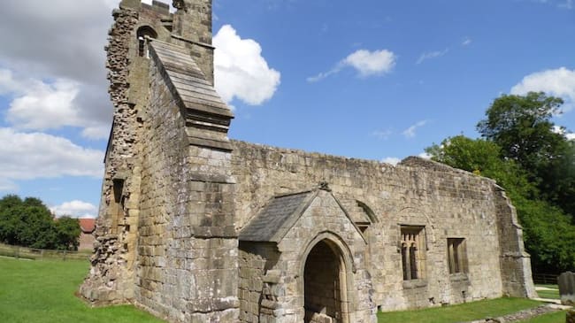 La iglesia de Wharram Percy todavía sigue en pie.